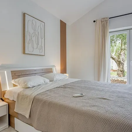 Villa -15 Min - Private Pool - Air Con - Bbq - Kontesici 13 Marasi