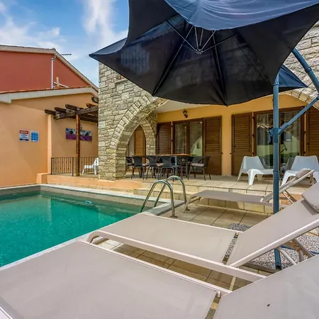 Villa -15 Min - Private Pool - Air Con - Bbq - Kontesici 13 *